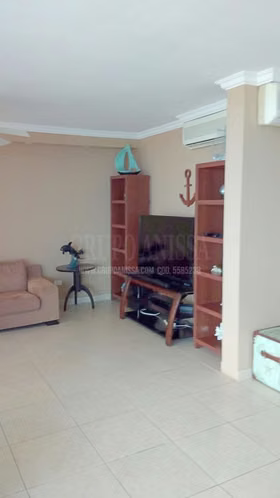 Oportunidad! Se Vende Amplio Apartamento en Coronado