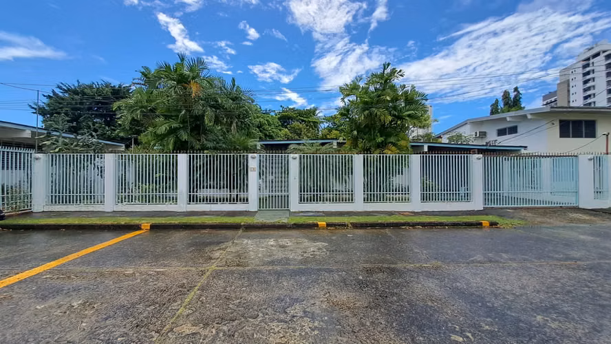 Venta Casa en Coco del Mar, con terreno de 803m2