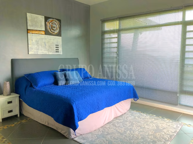 Oportunidad! Se Vende Moderna y Amplia Casa en Altos del Maria