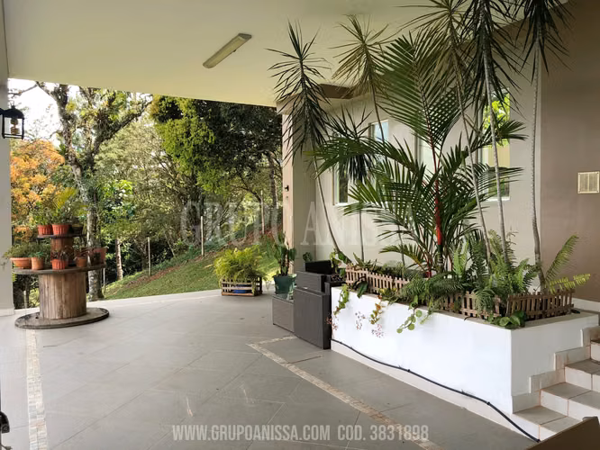Oportunidad! Se Vende Moderna y Amplia Casa en Altos del Maria