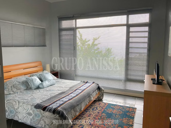 Oportunidad! Se Vende Moderna y Amplia Casa en Altos del Maria
