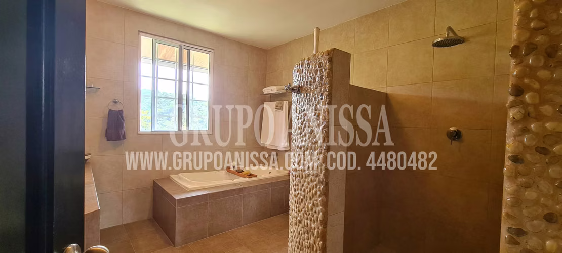 Se Vende Amplia y Hermosa Casa en Altos del Maria