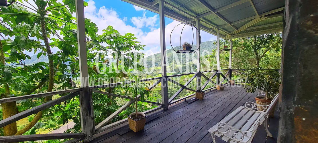 Se Vende Hermosa Casa de Montaña en Altos del Maria COD.