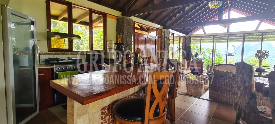 Se Vende Hermosa Casa de Montaña en Altos del Maria COD.