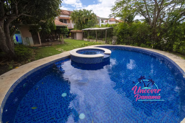 Preciosa villa de cinco dormitorios en Decameron