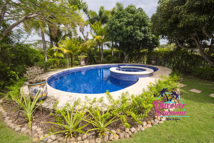 Preciosa villa de cinco dormitorios en Decameron