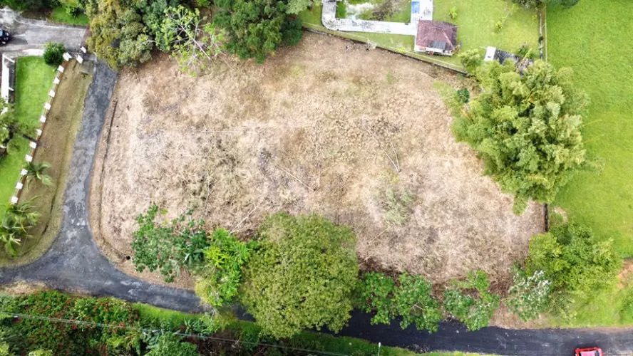 EXCELENTE TERRENO, DE 2,437m2 EN LAS CUMBRES