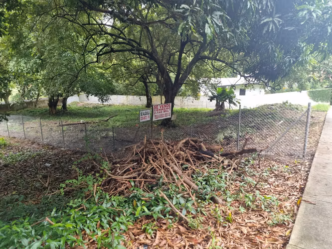 SE VENDE TERRENO