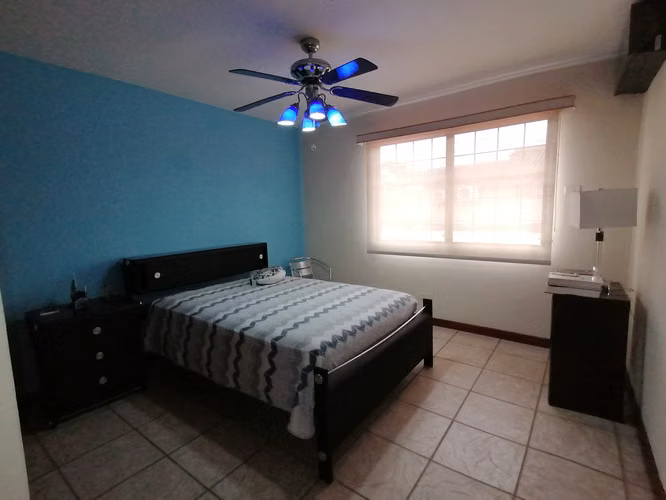 *Super Rebajada* Preciosa casa en venta por viaje - vista espectacular en terraza y piscina