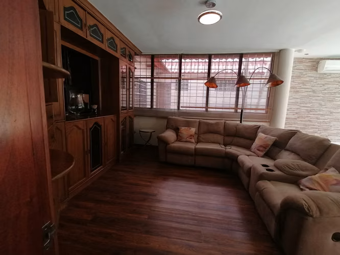 *Super Rebajada* Preciosa casa en venta por viaje - vista espectacular en terraza y piscina