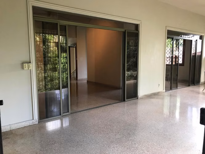 Venta de Edificio en Bella Vista, La Cresta, 1,000m2 de terreno