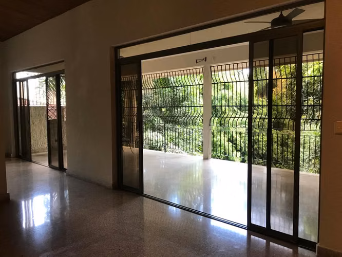 Venta de Edificio en Bella Vista, La Cresta, 1,000m2 de terreno