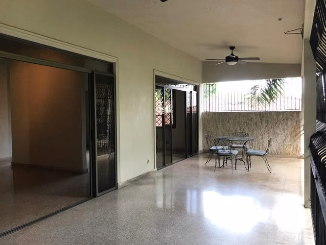 Venta de Edificio en Bella Vista, La Cresta, 1,000m2 de terreno