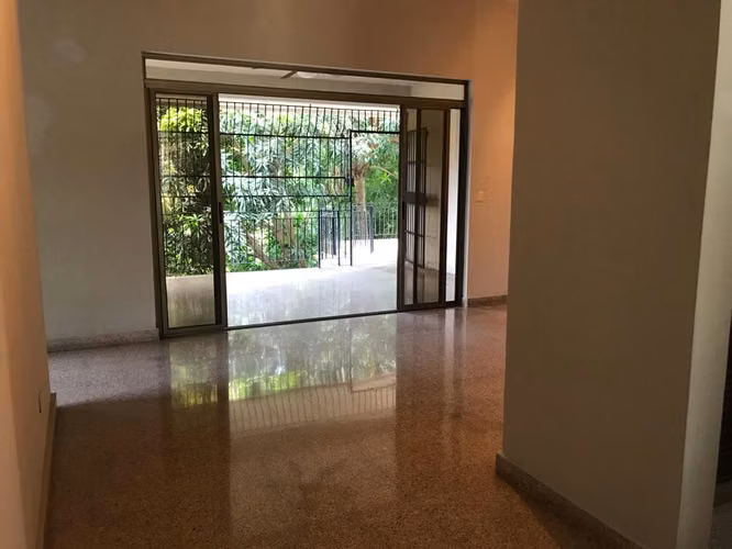 Venta de Edificio en Bella Vista, La Cresta, 1,000m2 de terreno