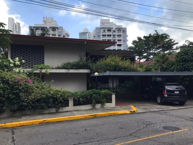 Venta de Edificio en Bella Vista, La Cresta, 1,000m2 de terreno