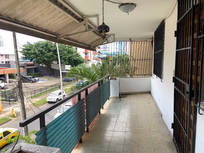 Venta de Apartamento en Obarrio, Edificio Monserrat