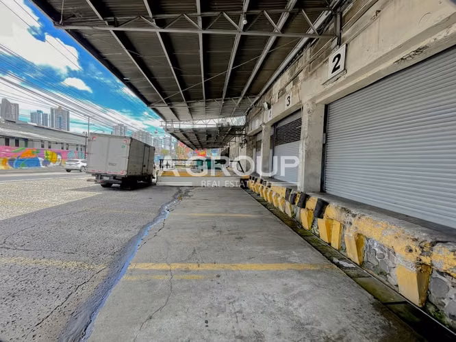 Se alquila exclusiva bodega en Tumba Muerto