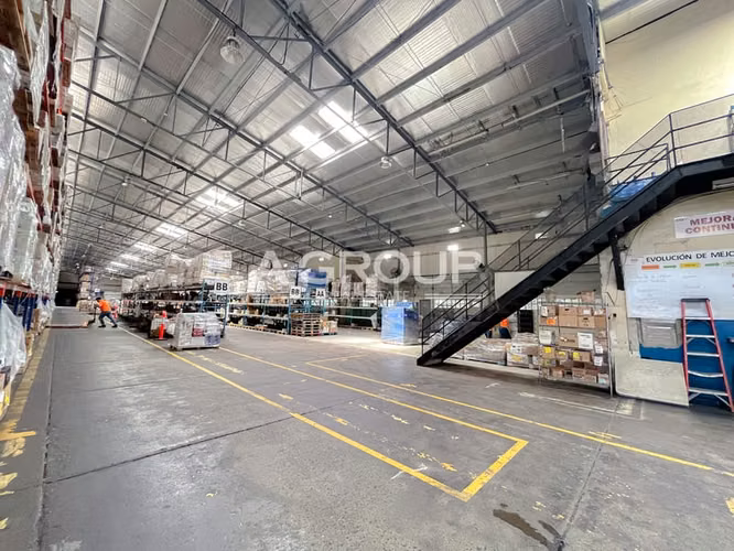 Se alquila exclusiva bodega en Tumba Muerto