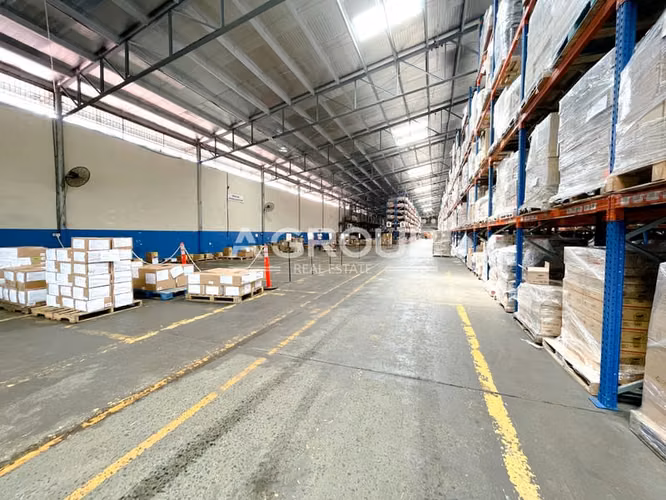 Se alquila exclusiva bodega en Tumba Muerto