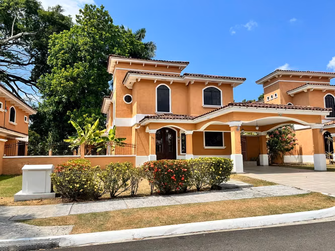 House for sale in Clayton Village
