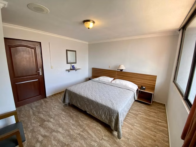 HOTEL EDIFICIO SOBRE LA VÍA ESPAÑA EN VENTA