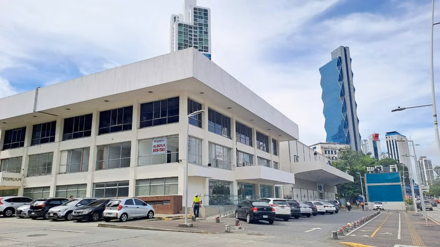Alquiler de Local Comercial en Vía España, Bella Vista, 775m2