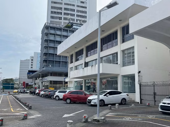 Alquiler de Local Comercial en Vía España, Bella Vista, 775m2
