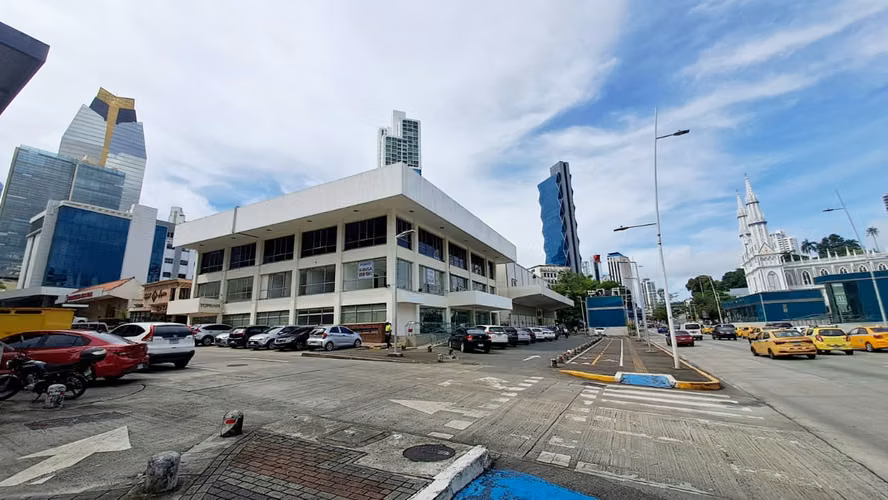 Alquiler de Local Comercial en Vía España, Bella Vista, 775m2