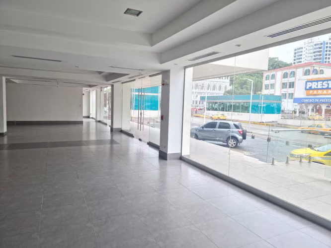 Alquiler de Local Comercial en Vía España, Bella Vista, 775m2