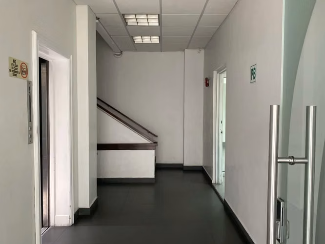 Alquiler de Local Comercial en Vía España, Bella Vista, 775m2