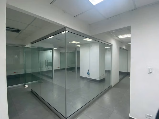 Alquiler de Local Comercial en Vía España, Bella Vista, 775m2