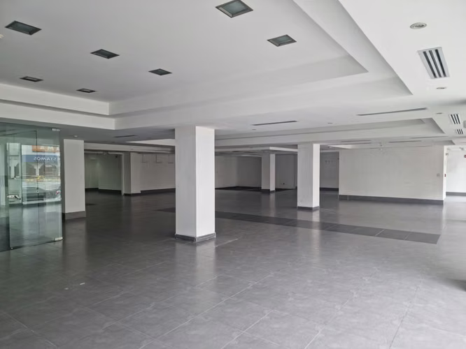 Alquiler de Local Comercial en Vía España, Bella Vista, 775m2
