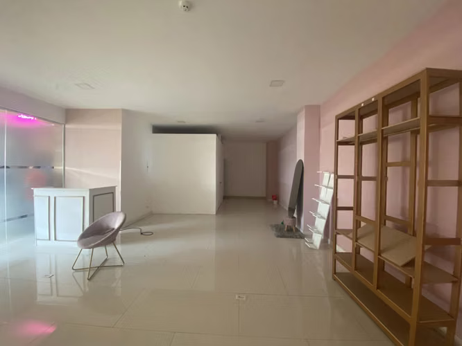 Alquiler Local Comercial Bella Vista, Flor Plaza, 98m2 - Imagen 2