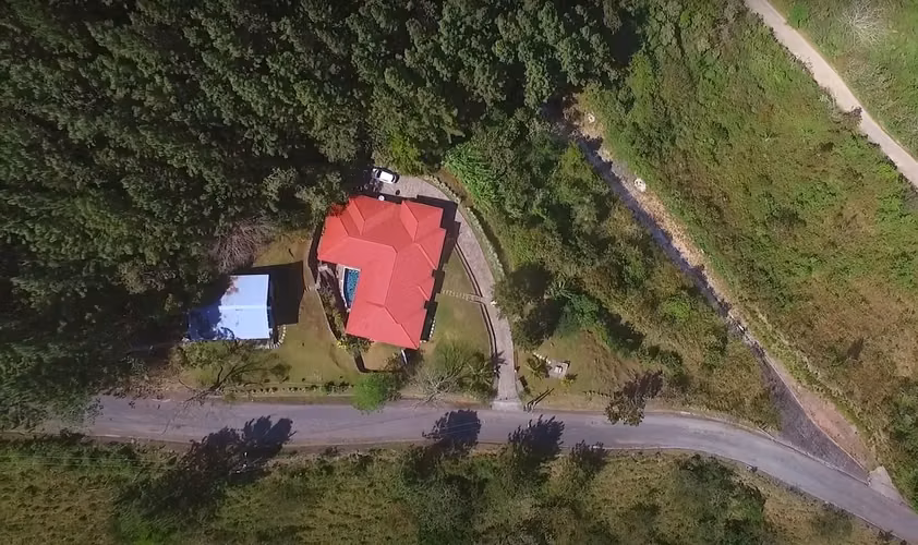 Oportunidad Única! Se Vende Casa Con Vistas Impresionantes en Sorá