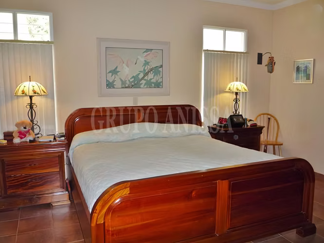 Oportunidad Única! Se Vende Casa Con Vistas Impresionantes en Sorá