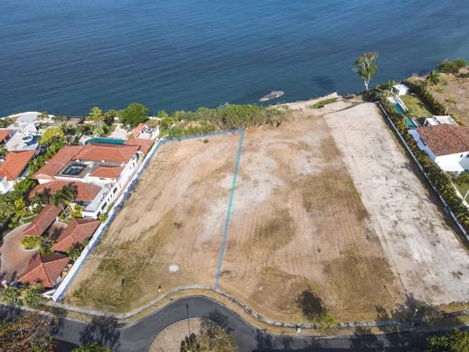 Ubicación Privilegiada Para Este Lote de Golf, Playa y Marina
