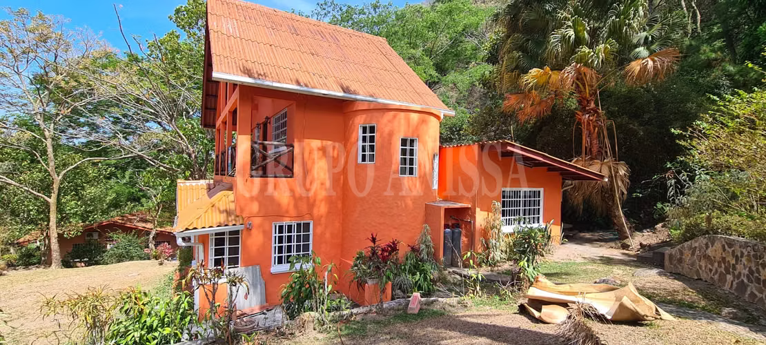 Oportunidad! Se Vende Hermosa Casa en Altos del Maria Con Piscina