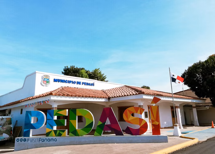 Se vende lote en Pedasi centro
