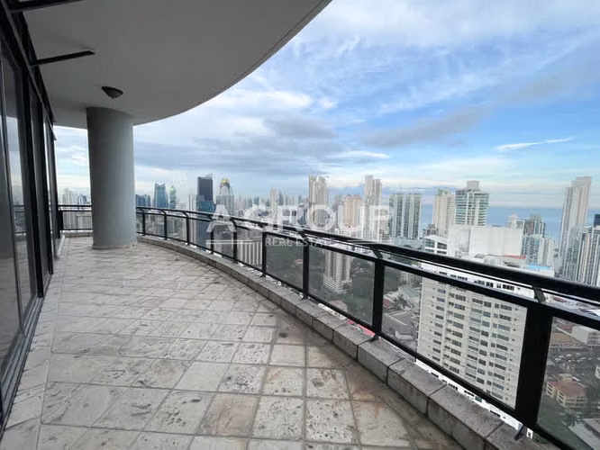 Torre Imperial - Se Vende Amplio y Lujoso Apartamento