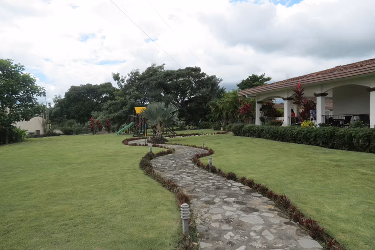 Banco vende Lotes reposeidos en Chiriqui Boquete Canyon Village