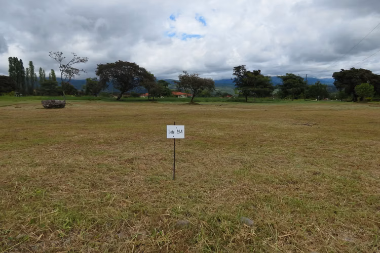 Banco vende Lotes reposeidos en Chiriqui Boquete Canyon Village