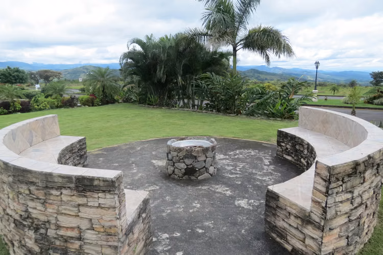 Banco vende Lotes reposeidos en Chiriqui Boquete Canyon Village