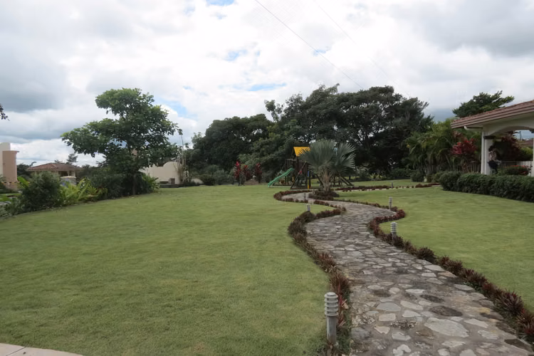 Banco vende Lotes reposeidos en Chiriqui Boquete Canyon Village
