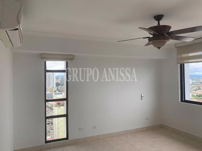 Oportunidad! Se Vende Espacioso Apartamento en Dos Mares