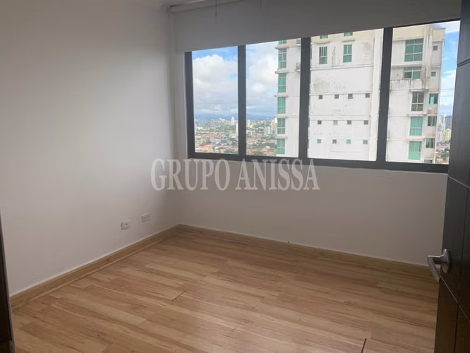 Oportunidad! Se Vende Espacioso Apartamento en Dos Mares