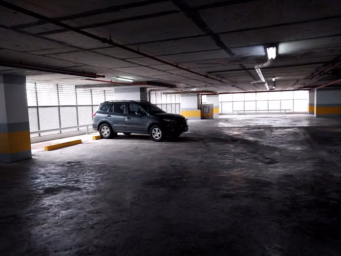 Se Vende Oficina en Torre Bicsa piso alto - Imagen 13
