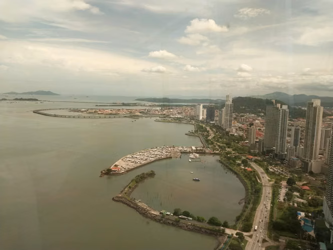 Se Vende Oficina en Torre Bicsa piso alto - Imagen 2