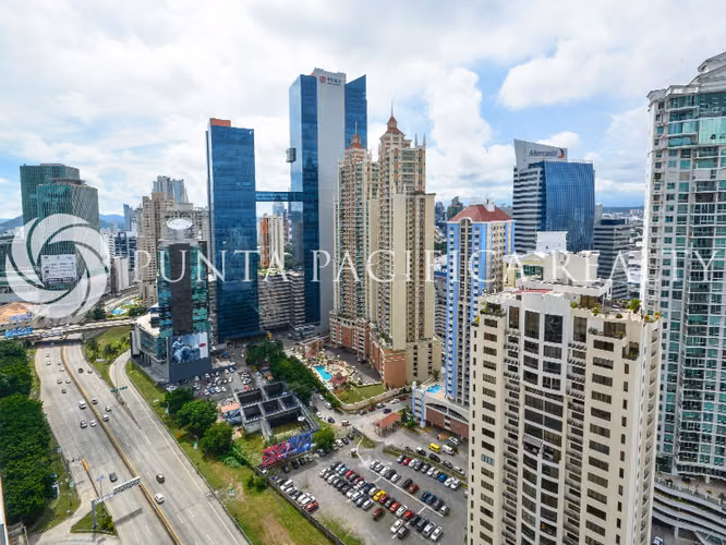 Espectacular Loft- Oceanaire $370,000