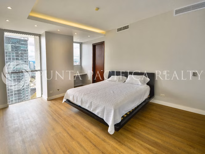 Espectacular Loft- Oceanaire $370,000