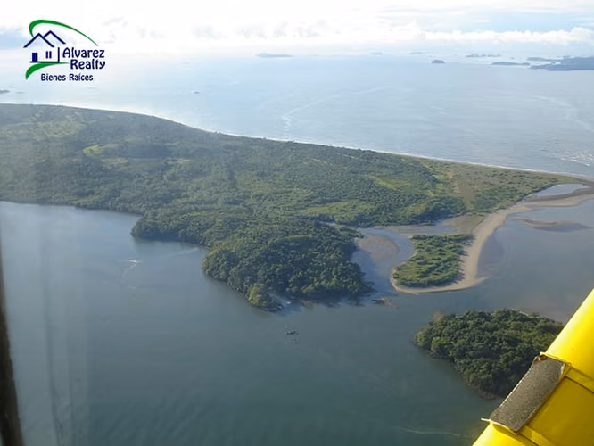 ID # I-0001 Terreno en Venta dentro de una Isla